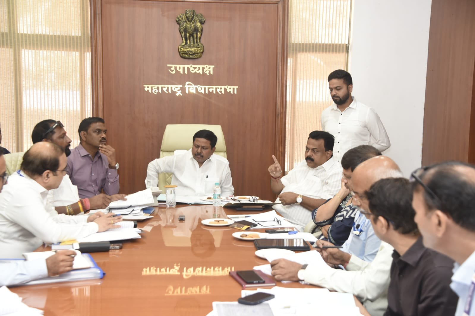 एका महिन्यात अंमलबजावणी अहवाल सादर करण्याचे विधानसभा उपाध्यक्ष अण्णा बनसोडे यांचे निर्देश