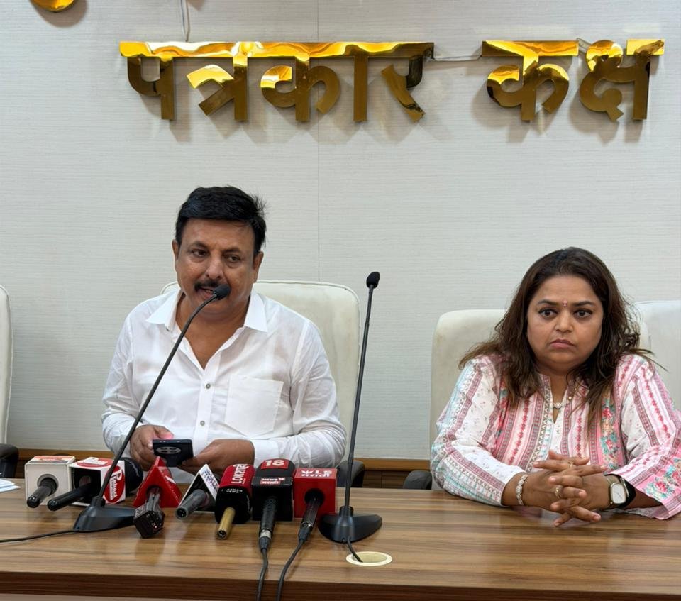 महापालिकेच्या शालेय विद्यार्थ्यांना 15 जून पर्यंत शैक्षणिक साहित्य मिळणे अवघड, काँग्रेस महापालिका गटनेते अशरफ आजमी यांचा आरोप