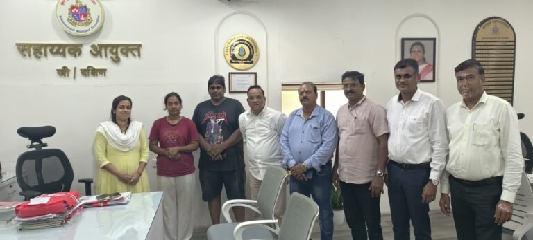 प्रभादेवी येथील तरुणीच्या मूर्ती कार्यशाळेवर महापालिकेने कारवाई केली असता नगरसेवक निशिकांत शिंदे आले धावून