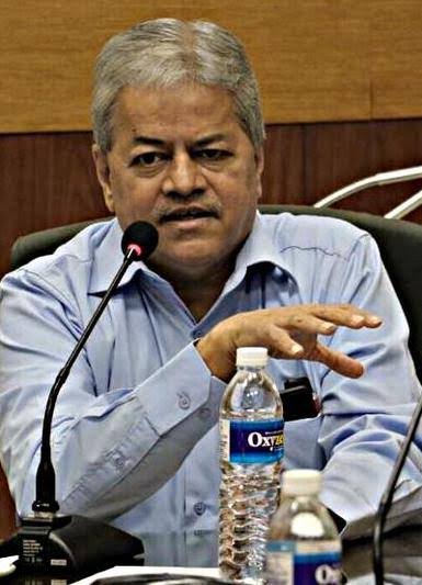 आचारसंहितेत धोरणात्मक निर्णय जाहीर कसे केले ?<br>निवडणूक आयोग कारवाई करणार का ?<br> काँग्रेस प्रवक्ते अनंत गाडगीळ यांचा परखड सवाल*